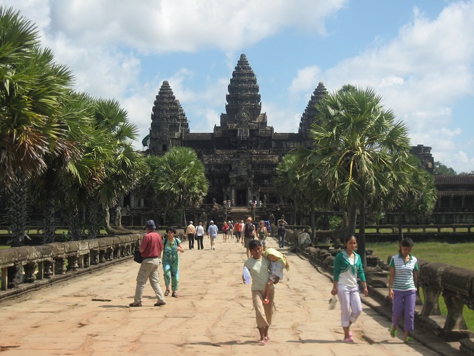 Toeristen bij Angkor Wat