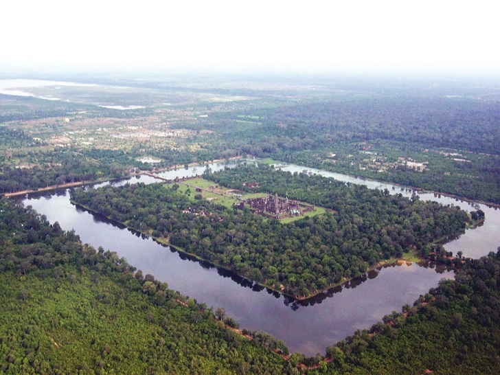 Het Angkor rijk in Cambodja, gracht om Angkor Wat