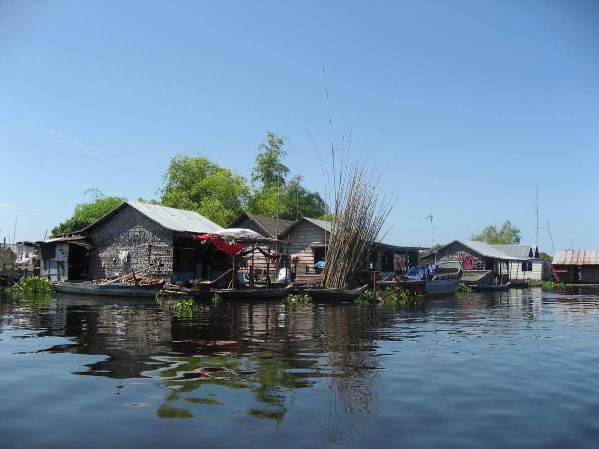 Drijvend dorp in Cambodja