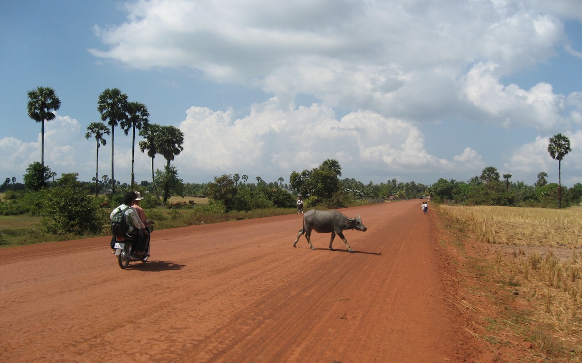 Per motorbike of brommer reizen in Cambodja